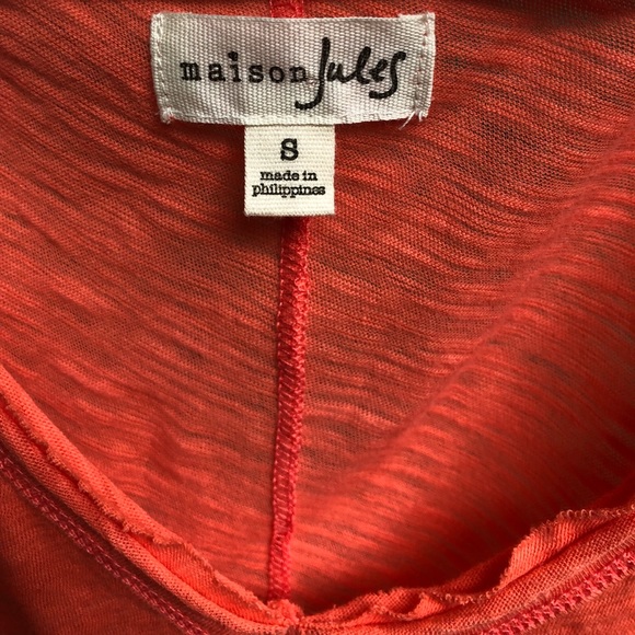 Small T-shirt with metallic bead accents. - Picture 5 of 7